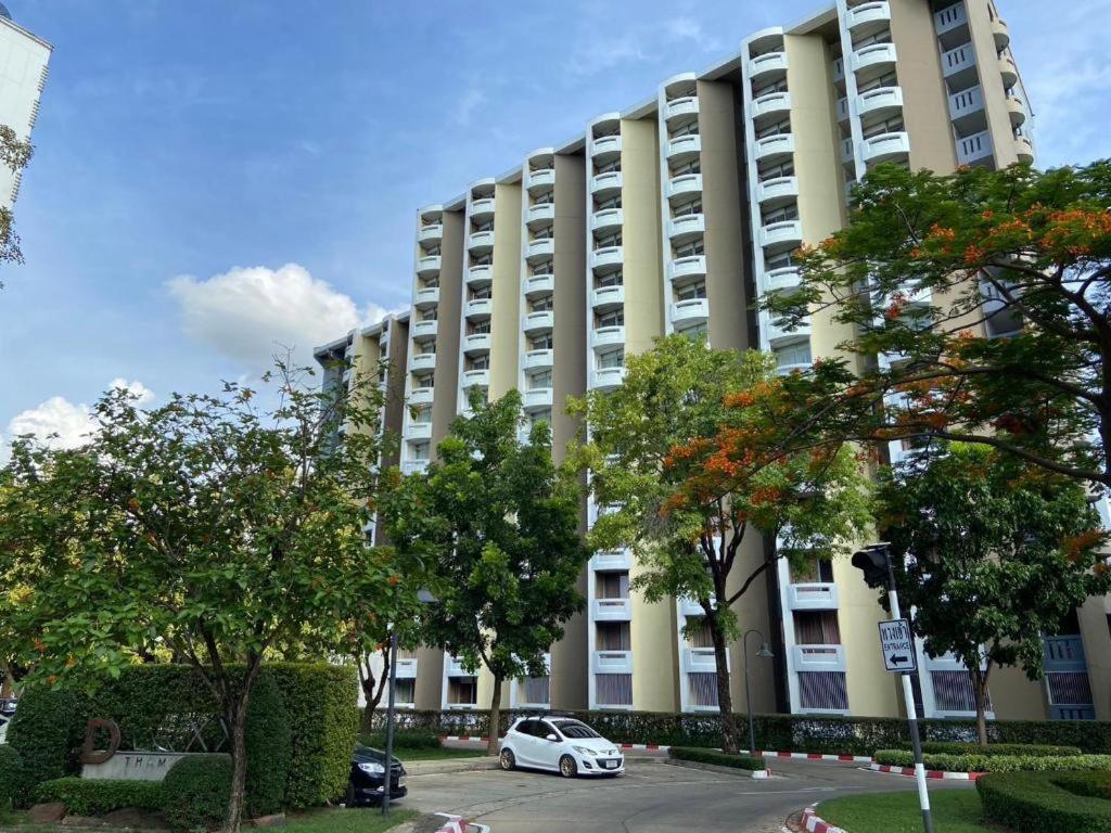 Dluxx Thammasat Hotel Pathum Thani Exterior photo