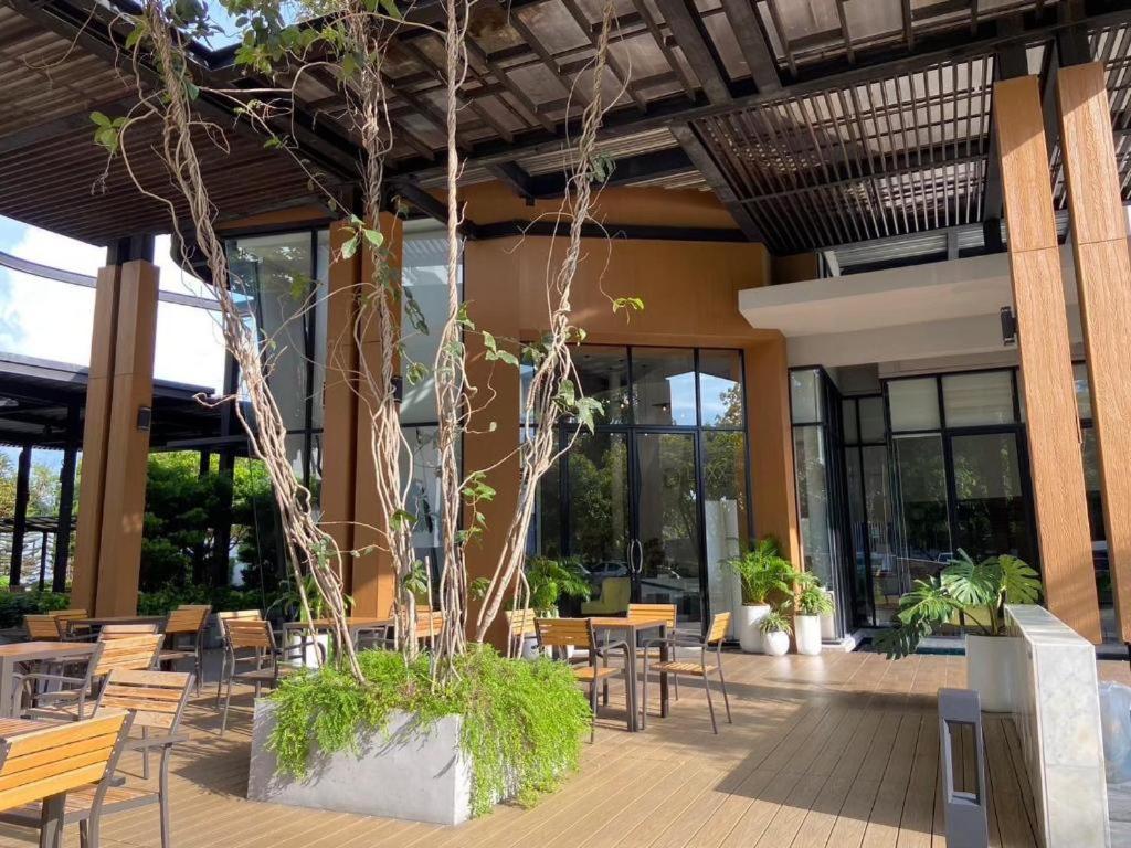 Dluxx Thammasat Hotel Pathum Thani Exterior photo