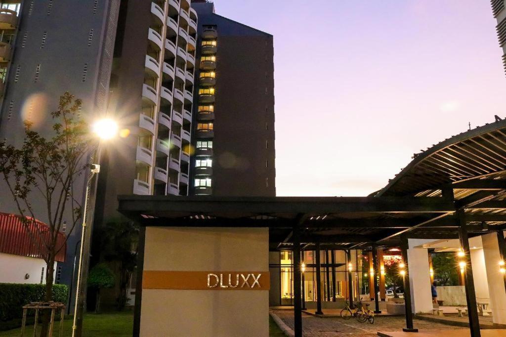 Dluxx Thammasat Hotel Pathum Thani Exterior photo